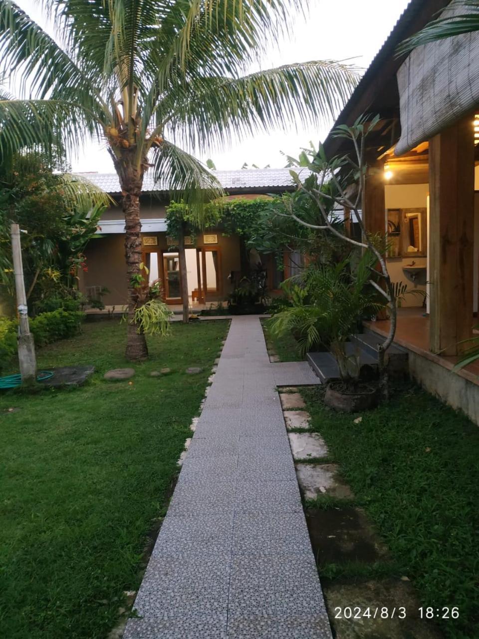 Harris Surf Villa Pulukan Bagian luar foto